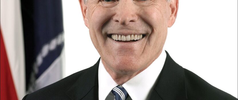 Honors Spring Convocation to Welcome Secretary Ray Mabus